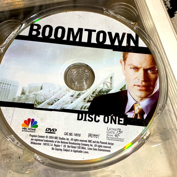 BOOMTOWN DVD SET NBC SERIES 5 Discs DONNIE WAHLBERG LANA PARRILLA GUC - Picture 7 of 11